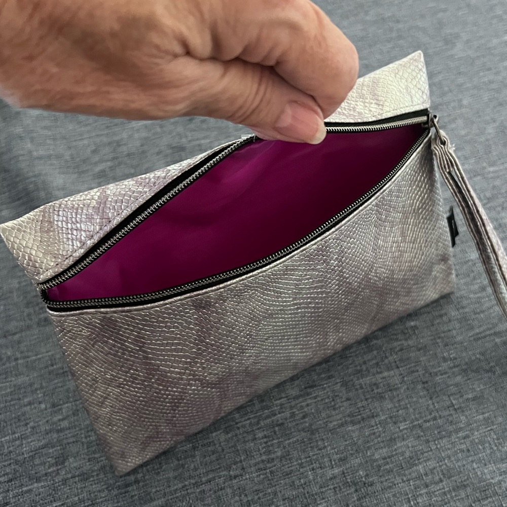 IPSY Wristlet Embossed Snakeskin Purple with Pink Lining - Picture 2 of 5